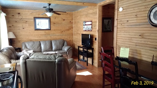 Cabin Rental Agency «Dixieland Cabins», reviews and photos, 1613 Donelson Pkwy, Dover, TN 37058, USA