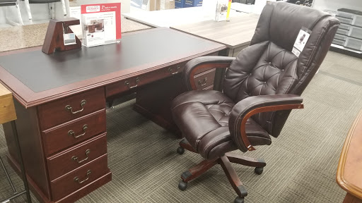 Office Supply Store «OfficeMax», reviews and photos, 3555 S 27th St, Milwaukee, WI 53221, USA