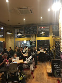 Atmosphère du Restaurant FRITE ALORS ! TERREAUX - Poutines québécoises - Frites belges - Burgers à Lyon - n°6