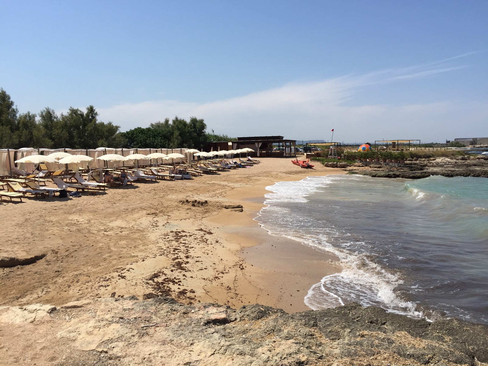Foto von La Fonte beach mit beiger sand Oberfläche