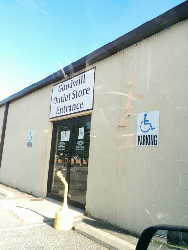 Goodwill Outlet Store, 800 Central Ave, Linthicum Heights, MD 21090, USA, 