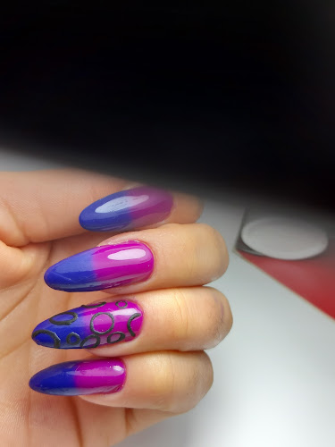 Roxy Nails