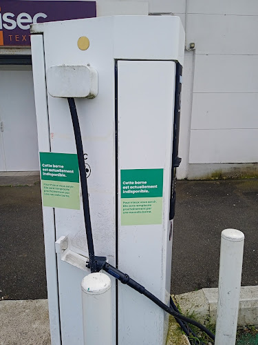 Borne de recharge de véhicules électriques Auchan Station de Recharge Olivet