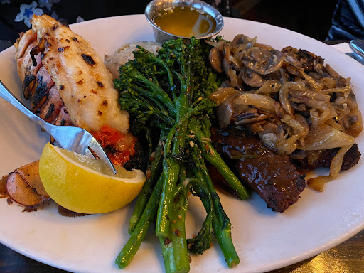 American Restaurant «The Waters Edge Lighthouse», reviews and photos, 2 Freemans Bridge Rd, Glenville, NY 12302, USA