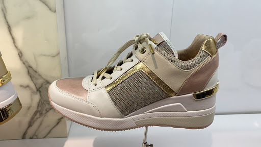 Fashion Accessories Store «Michael Kors», reviews and photos, 1800 Sawgrass Mills Cir #2630, Sunrise, FL 33323, USA