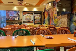 مطعم بيتزا هوم Pizza Home Restaurant image