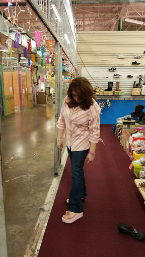 Shopping Mall «Bazaar El Royal Shopping Mall», reviews and photos, 2534 Royal Ln, Dallas, TX 75229, USA