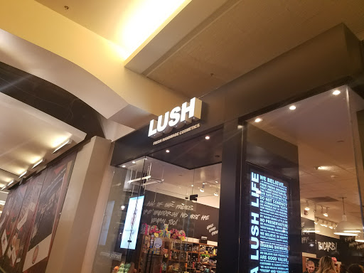 Lush Cosmetics, 104 Walden Galleria, Buffalo, NY 14225, USA, 