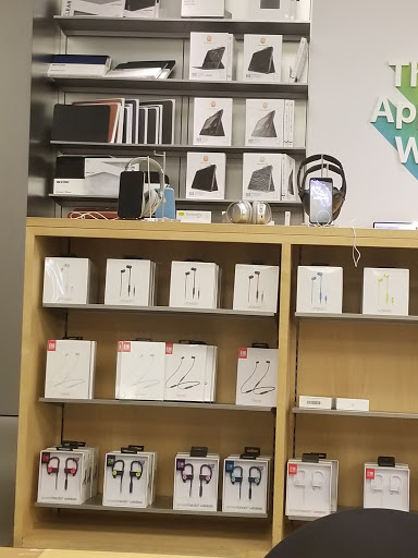 Computer Store «Apple Willow Grove Park», reviews and photos, 2500 W Moreland Rd, Willow Grove, PA 19090, USA