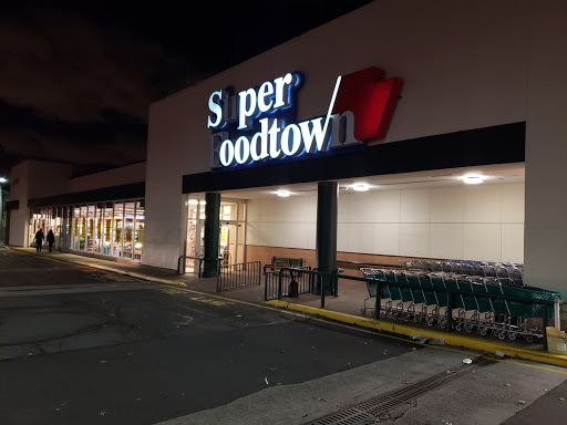 Grocery Store «Super Foodtown of North Arlington», reviews and photos, 1 Schuyler Ave, North Arlington, NJ 07031, USA