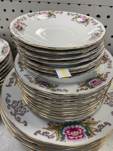 Thrift Store «Goodwill Woodlake Retail Store», reviews and photos, 14740 Hull Street Rd, Chesterfield, VA 23832, USA