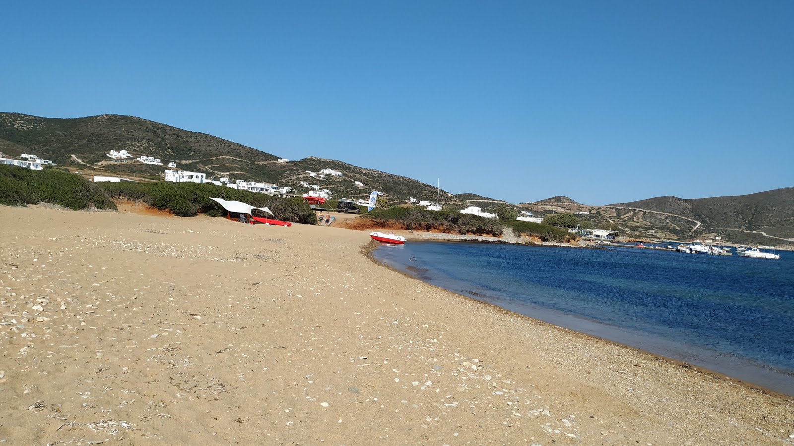 Foto van Vathis Volos beach en de nederzetting
