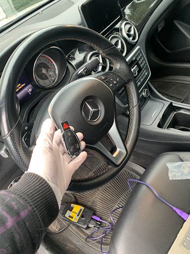 Locksmith «R.O.N Locksmith», reviews and photos, 644 W Addison St, Chicago, IL 60613, USA