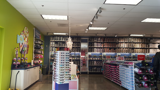 Shoe Store «SKECHERS Factory Outlet», reviews and photos, 19000 S Vermont Ave, Gardena, CA 90248, USA