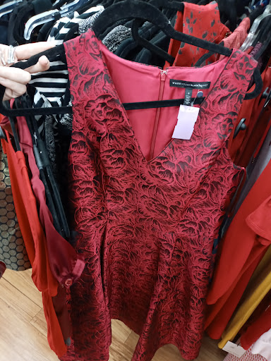 Used Clothing Store «Clothes Mentor», reviews and photos, 2220 Nicholasville Rd, Lexington, KY 40503, USA