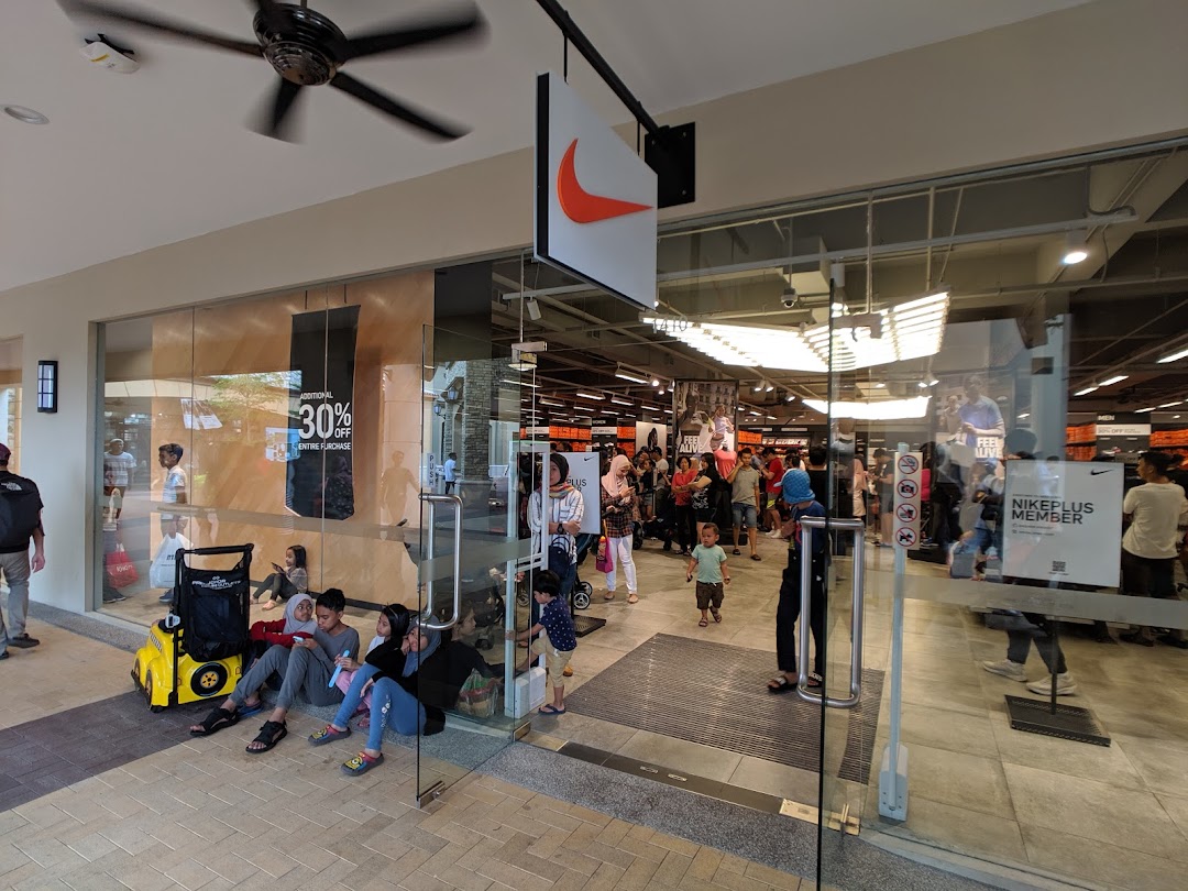 Nike Factory Store di bandar Senai