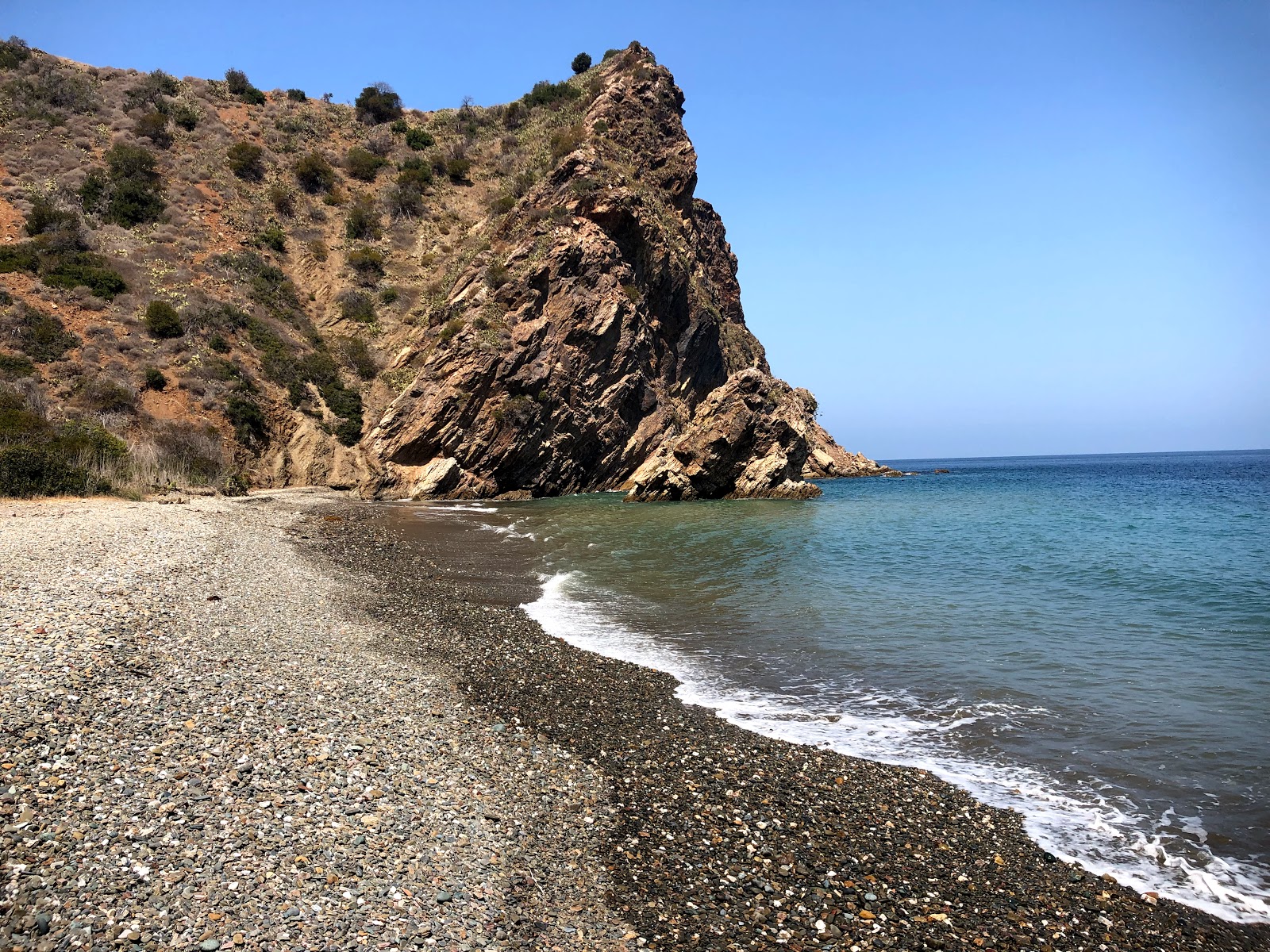 Fotografie cu Cabrillo Harbor beach cu o suprafață de nisip beige și pietricele