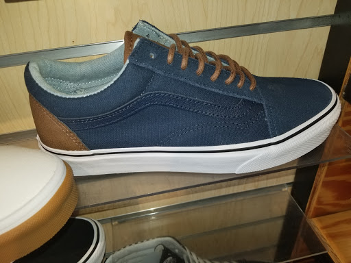 Shoe Store «Vans Store - Torrance», reviews and photos, 2528 Torrance Blvd, Torrance, CA 90503, USA