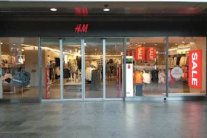 H&M image