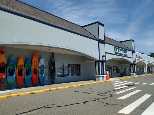 Clothing Store «L.L. Bean Outlet», reviews and photos, 45 Lafayette Rd, North Hampton, NH 03862, USA