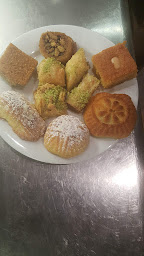 Photo n°2 de Restaurant Traiteur Les Moulins de Beyrouth à Issy-les-Moulineaux ()