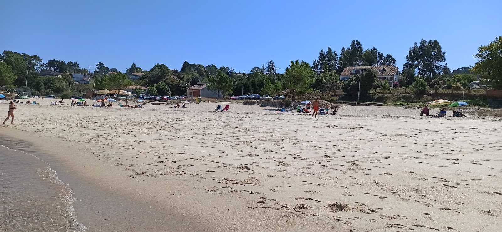 Φωτογραφία του Pipas beach και η εγκατάσταση