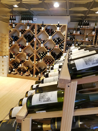 Liquor Store «Sharon Package Store», reviews and photos, 1 Gay St, Sharon, CT 06069, USA