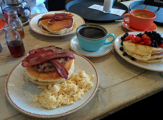 5 Canadian Restaurants in GB That Will Satisfy Your Cravings