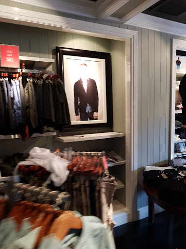 Clothing Store «Abercrombie & Fitch», reviews and photos, 1950 Northern Blvd #3, Manhasset, NY 11030, USA
