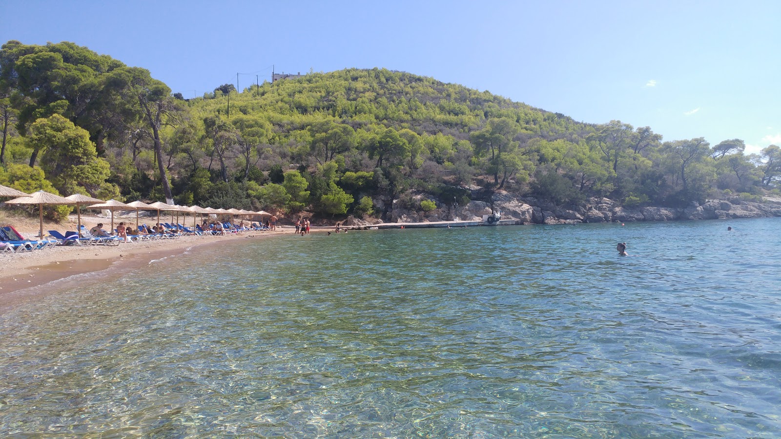Foto von Agia Paraskevi mit kleine bucht