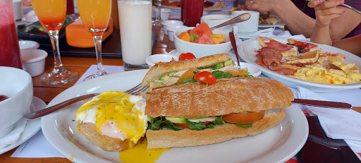 Hotels with brunch in Quito