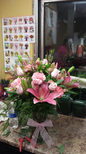 Florist «Flower Basket», reviews and photos, 302 N Lake St, Aurora, IL 60506, USA