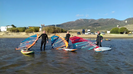 Tarifa Funworks. Tienda de windsurf, kite y surf en Tarifa
