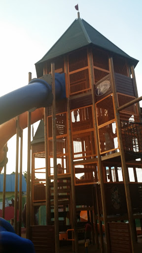 Shopping Mall «Looney Tunes Mall - Six Flags Over Texas», reviews and photos, 2201 E Road to Six Flags St, Arlington, TX 76011, USA