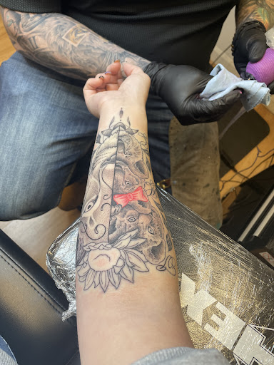 Explore men finger tattoo ideas, creative tattoo ideas in Brighton, available at Alchemy Art Collective