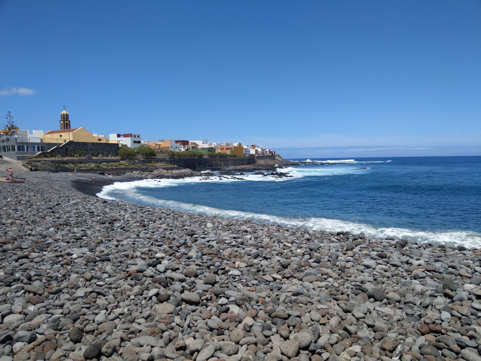 Foto de Playa de la Caleta com areia cinza e seixos superfície