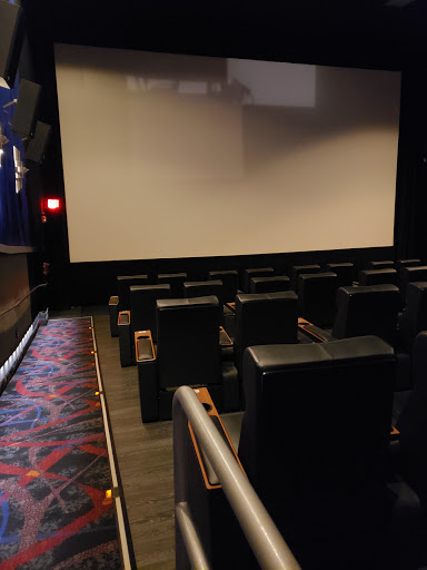Movie Theater «Regal Cinemas Hilltop 9 Cinema», reviews and photos, 325 Beavercreek Rd, Oregon City, OR 97045, USA