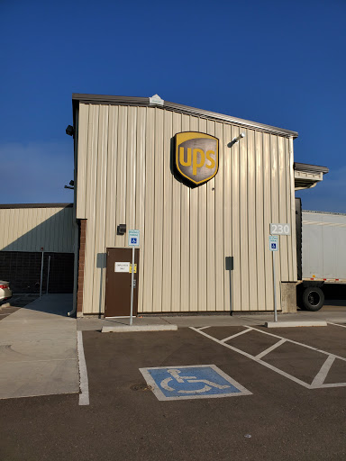 Shipping and Mailing Service «UPS Customer Center», reviews and photos, 230 Golden Rod Ct, Longmont, CO 80501, USA