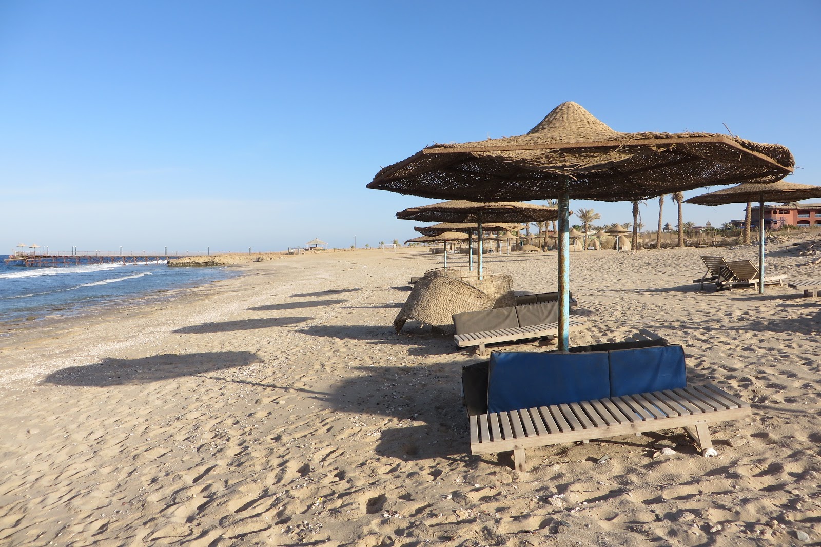 Foto von Coral Hills Beach mit beiger sand Oberfläche