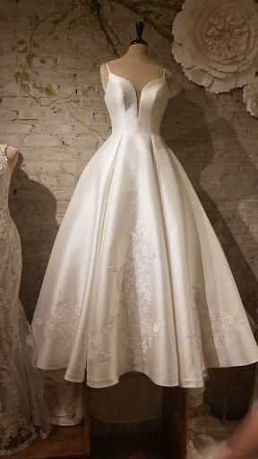Bridal Shop «The Crystal Bride», reviews and photos, 207 W State St, Geneva, IL 60134, USA