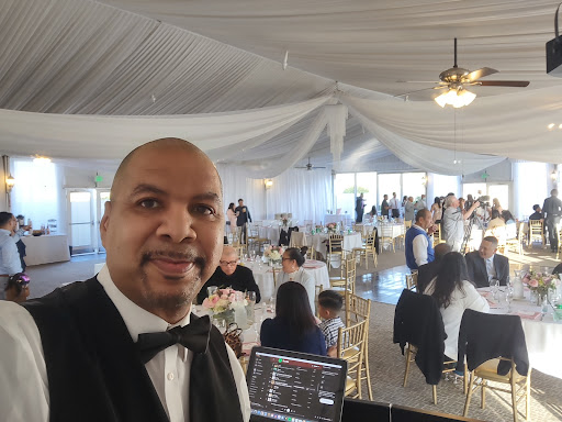 Shoe Store «SKECHERS Factory Outlet», reviews and photos, 3030 E 9th St, Oakland, CA 94601, USA