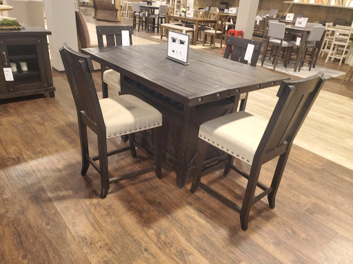 Furniture Store «Living Spaces - Glendale, AZ», reviews and photos, 6767 W Bell Rd, Glendale, AZ 85308, USA