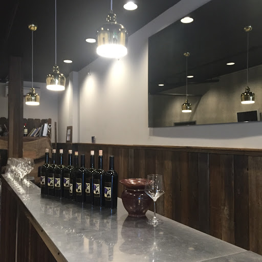 Winery «Putah Creek Winery Downtown Tasting Room», reviews and photos, 110 F St, Davis, CA 95616, USA