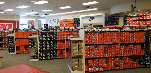 Shoe Store «Famous Footwear», reviews and photos, 1740 Park Manor Blvd, Pittsburgh, PA 15205, USA