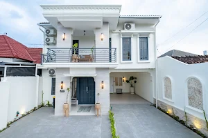 Siji Plemburan Vacation Home image