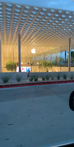 Computer Store «Apple Biltmore», reviews and photos, 2502 E Camelback Rd, Phoenix, AZ 85016, USA