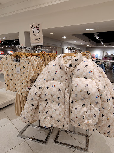 Clothing Store «Forever 21», reviews and photos, 1706 Franklin Mills Cir, Philadelphia, PA 19154, USA