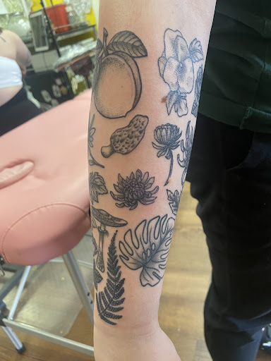 Tattoo Shop «La Vida Ink», reviews and photos, 4602 N Franklin Rd, Indianapolis, IN 46226, USA