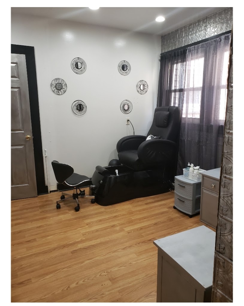 Salon Eleven 10901