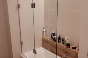 iShower Shower Doors image